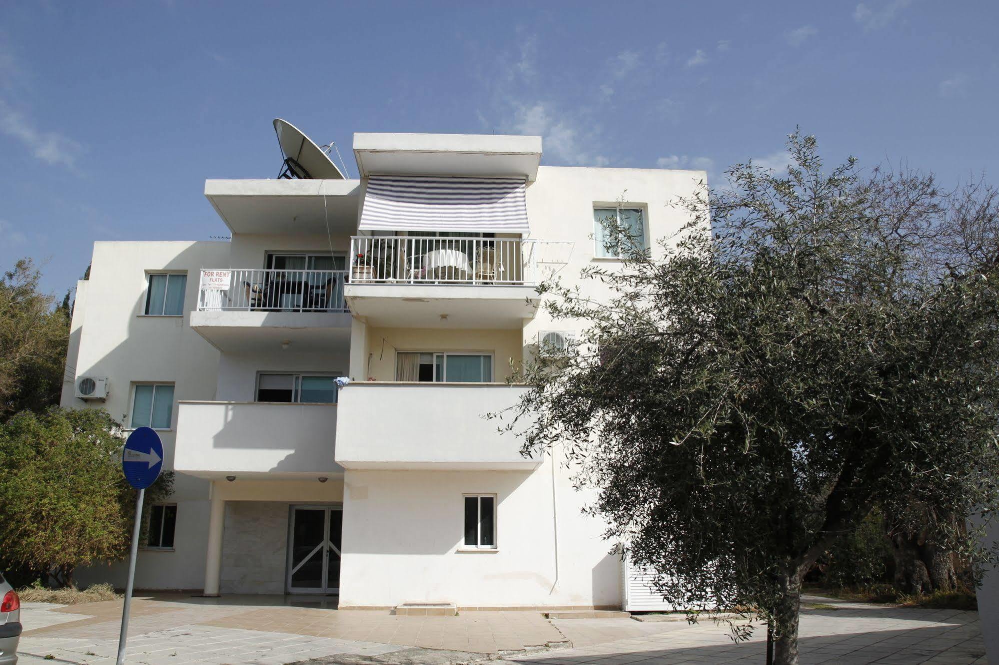 Faneromeni Court Paphos Exterior foto